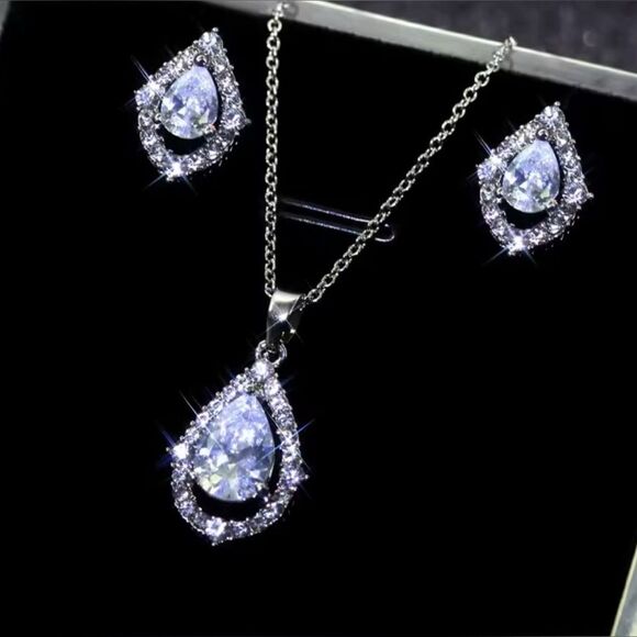 Elegant Silver Teardrop Fashion Jewelry Set - Picture 1 of 3